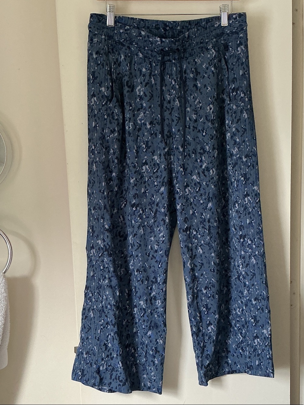 Athleta Navy Blue Printed Wide-Leg Pull-On Pants